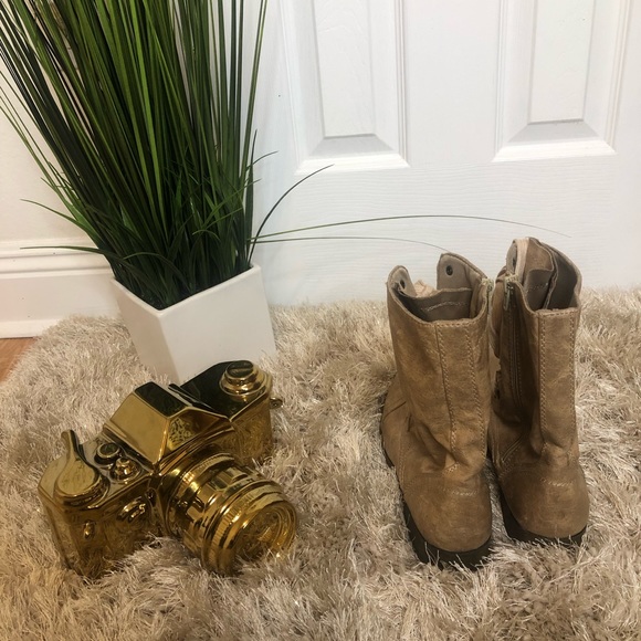🥾Boots 🥾 - Picture 3 of 4